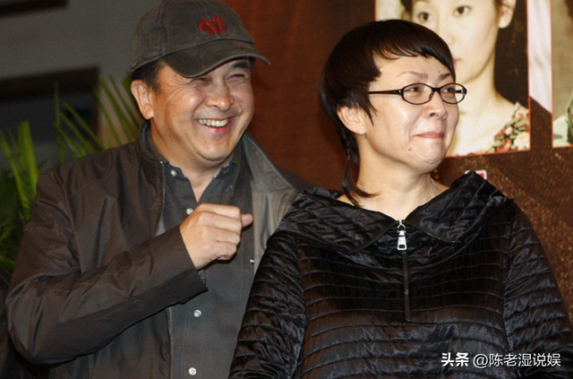 上午被免职，下午被带走，登24年春晚却忽然消失的黄宏如今怎样