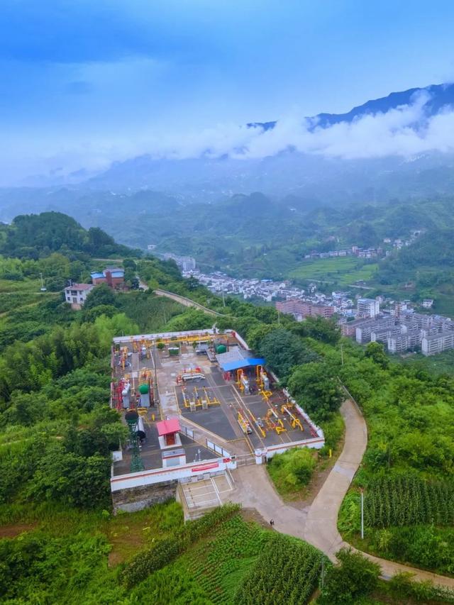 又见彩虹！雨后的石油美景~