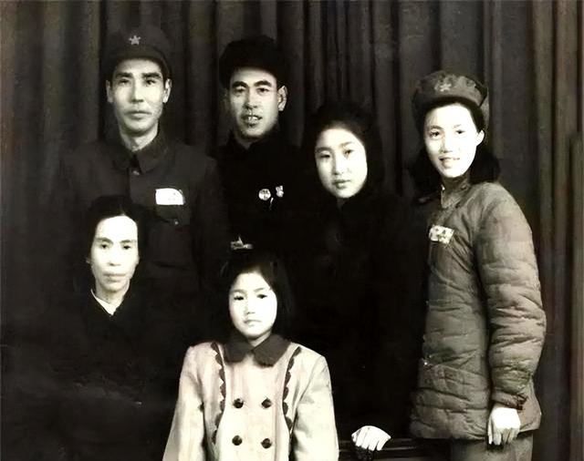 建国后听闻贺子珍无业，毛主席瞬间面露不悦：按她的资历不该这样