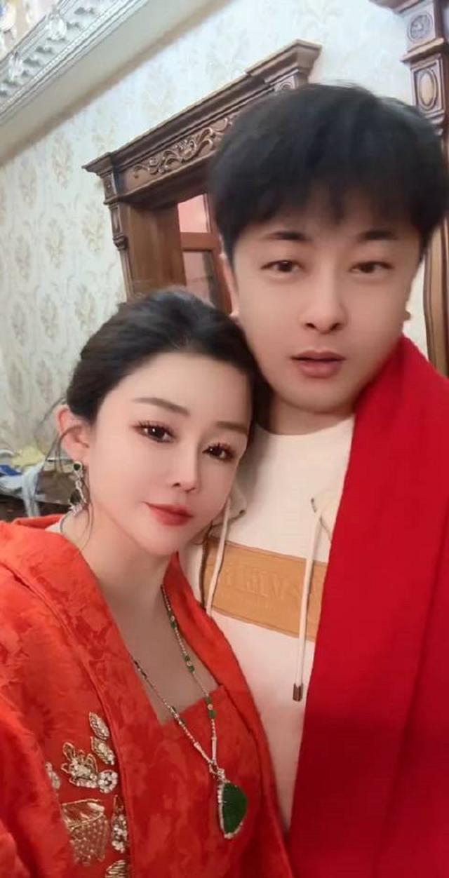 吃相难看！辛巴妻子称不稀罕接手账号，转头宣布复播，预约超40万