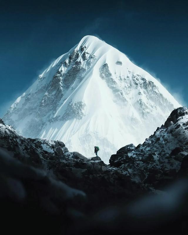 尼泊尔 攀登者与雪山 ​