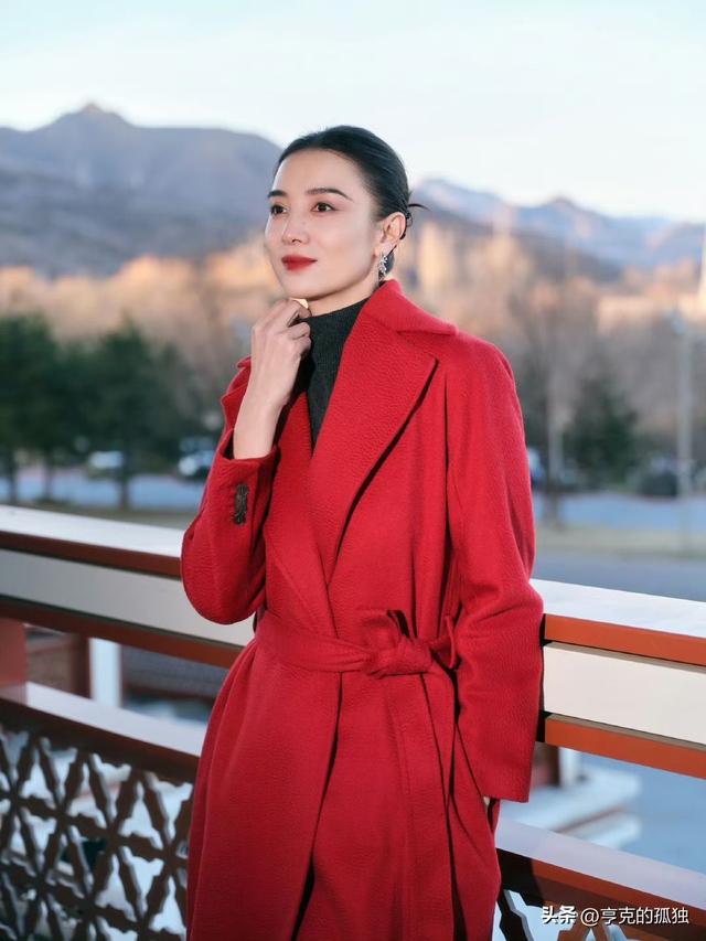 被骂“陪睡上位”，后又被封为“性感欲女”，得奖后当众怒怼海清
