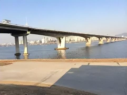 陪睡30多位高层，父亲忌日当天还要陪客，韩国财阀下的女星有多惨