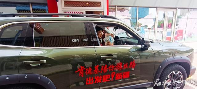 新疆文旅主题餐厅推出景区明信片打卡集章