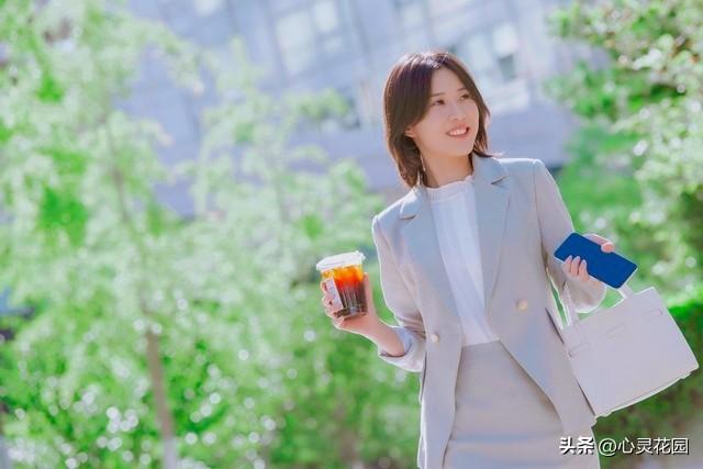 跟中年女人约会，别再搂搂抱抱了，现在流行这3种方式