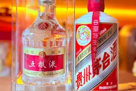 端午送礼，用2瓶茅台好还是1箱五粮液好？行家：不懂别乱买！图片