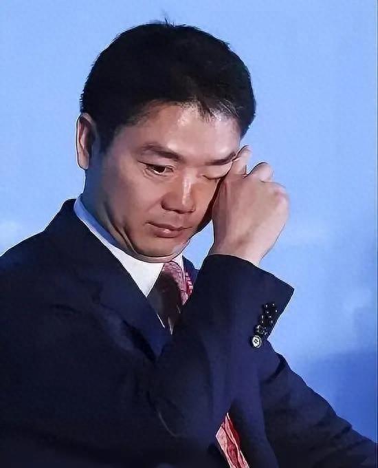 亲情重要还是金钱重要？就算如今的刘强东，面对儿子时也充满遗憾