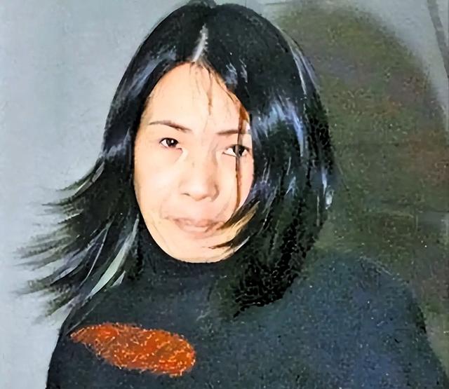 赖昌星前妻曾明娜现状：独居3000平老宅，种花做饭	，活成人生赢家