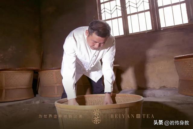 12位首批国非遗武夷岩茶制作技艺传承人