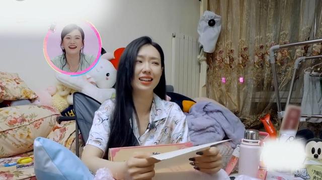 30岁管乐首晒北京小家，屋内堆满脏衣，厕所长蘑菇，还任由猫乱尿