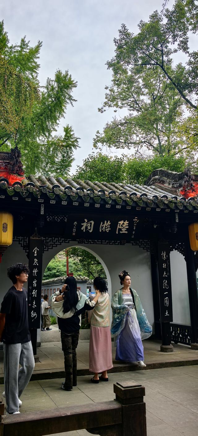 陆游的心路:从沈园到罨画池再到文君井