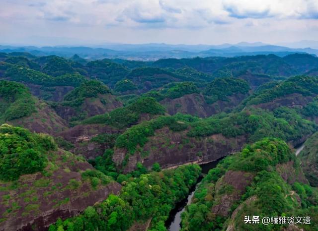 亿万年雕琢的红色奇观，中国八大世界遗产丹霞地貌，应该怎么游？