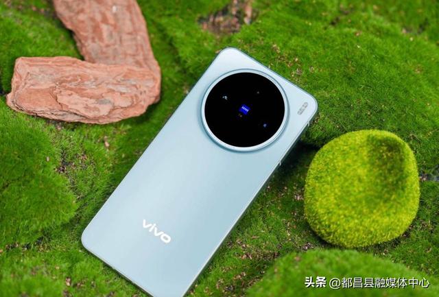 vivo优质高端机，天玑9400+6200mAh+100倍变焦，如今跌至3599元起