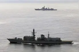 让英国人流泪！052D高调穿越英吉利海峡，列强竟是我自己？图片