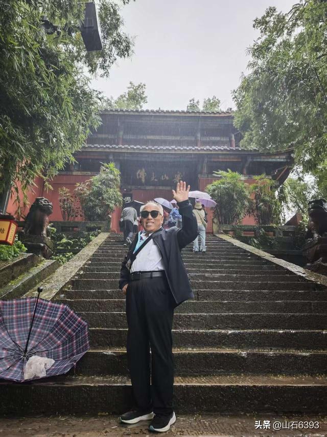 丁怀华：《大美川府行 大爱祖国情》