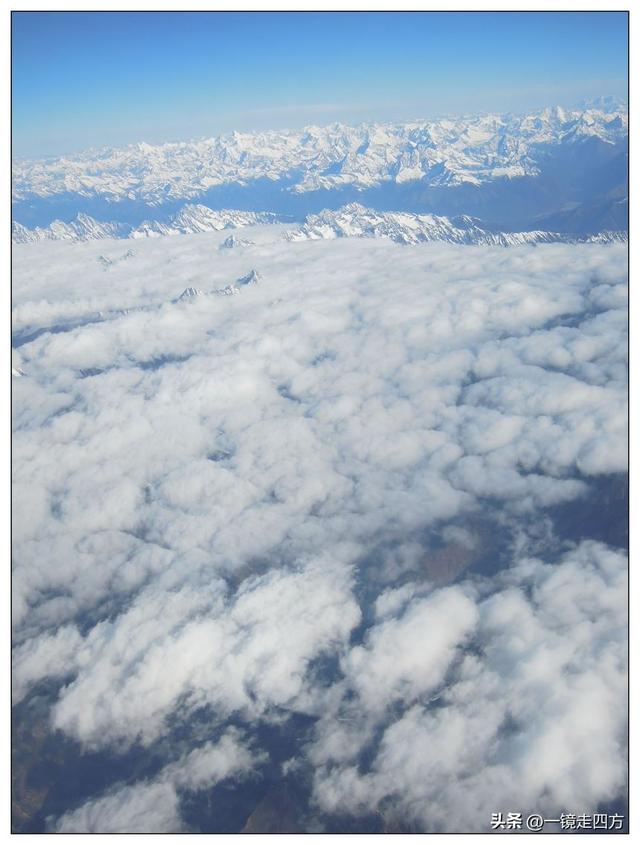 雪峰、云海、田陌 — 西藏林芝至成都空中俯瞰