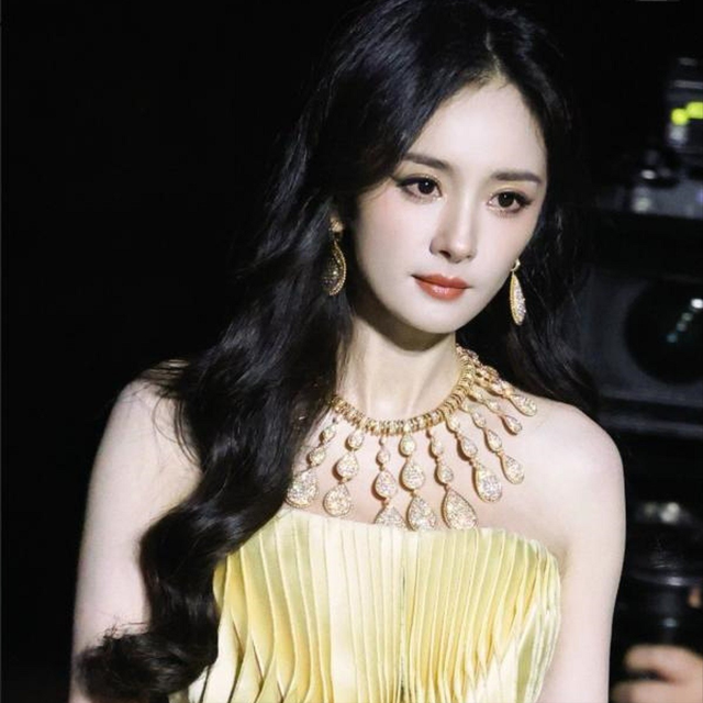 离婚7年，39岁杨幂高调宣布喜讯，没给前夫刘恺威留一丝体面！