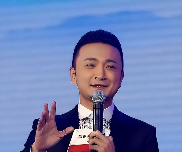 离婚后只字不提尼格买提，一别两宽3年后，才发现他们不是一类人