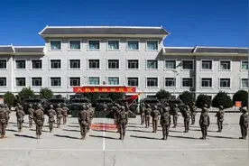 热血沸腾丨直击高原武警超燃“成人礼”图片
