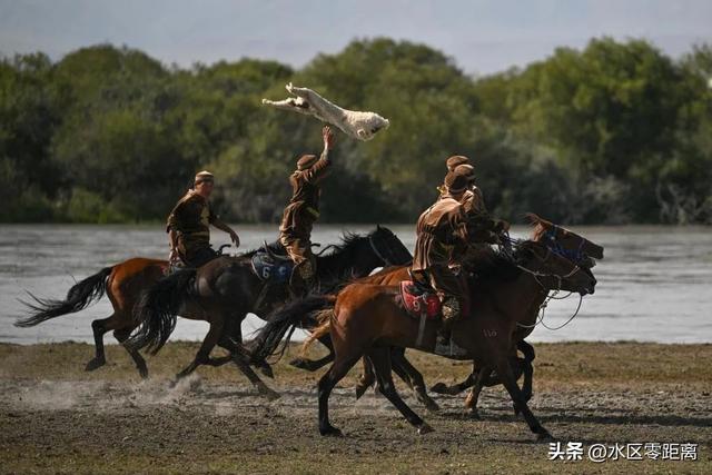 网友在新疆偶遇李现