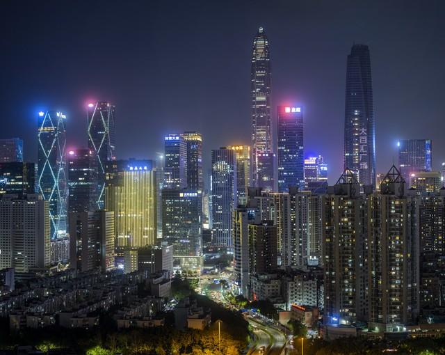 实拍深圳商务中心区摩天楼最密集区域，天际线真壮观！
