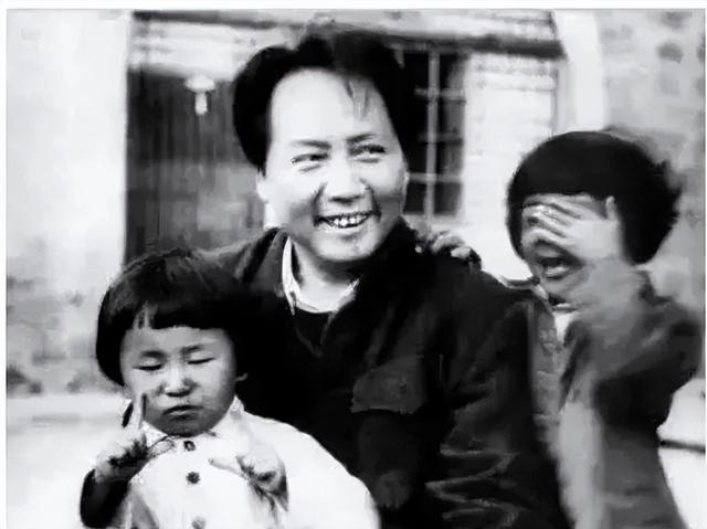 毛主席一生不进故宫，终生再未回延安？周总理的一句话道出实情！