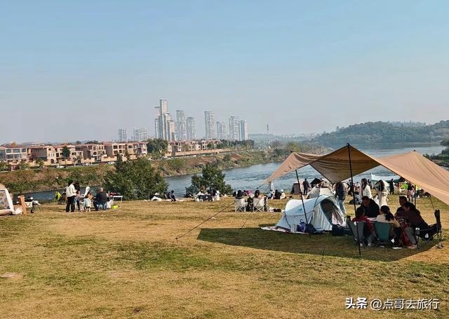 成都市区最大免费露营地，可以烧烤、烤肉，公共交通可到达！