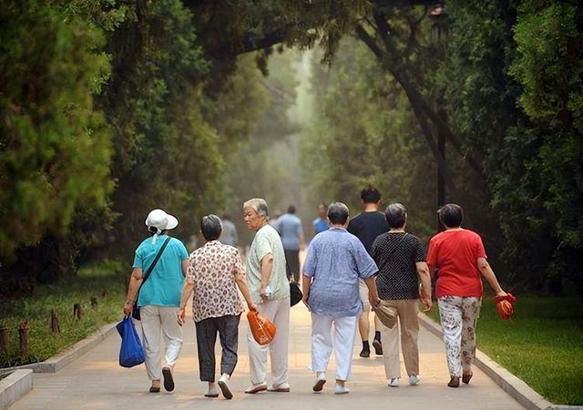 中美日三国平均寿命对比：日本84岁、美国79岁	，中国令人意外