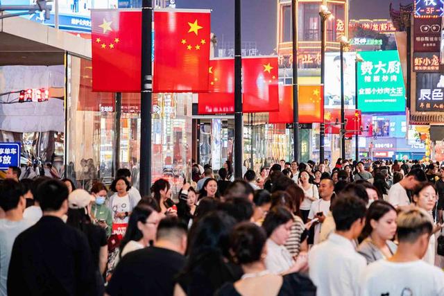 双节8.88亿人出游，消费却缩水：黄金周旅游的四大困局
