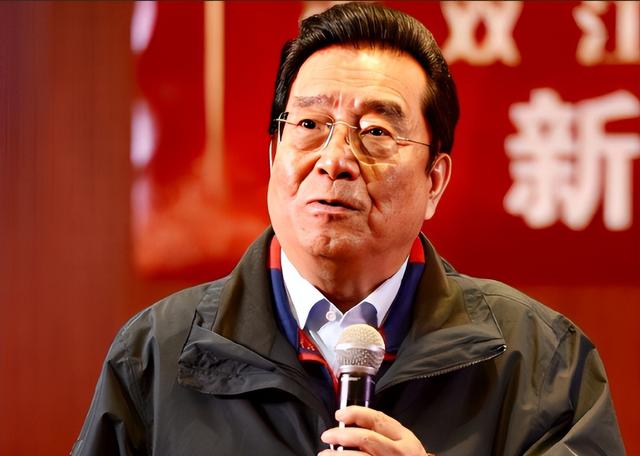 钱再多有什么用？87岁李双江一家4口的现状，给所有男人提了个醒