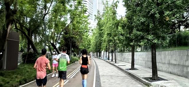 跑了16年才悟透的跑步哲学：跑得快是本事！跑得快乐是本质！