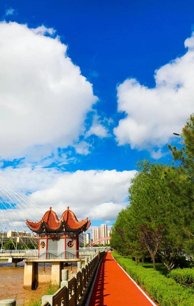 旅行进行曲：国庆来临夏，装满一箱子的风景与快乐