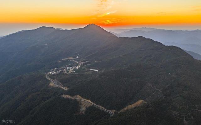 王羲之故居怎么在嵊州？这座小城用古镇、越剧和碳水给出了答案