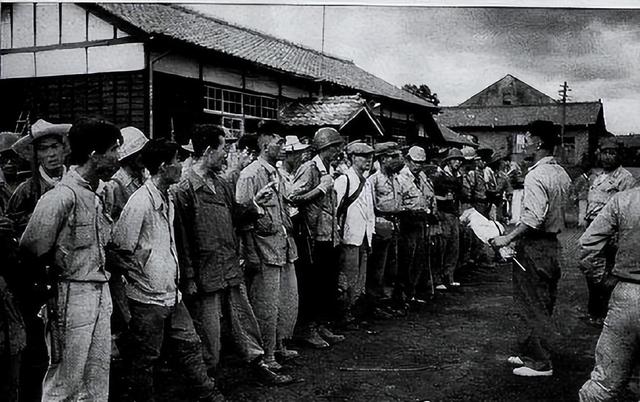 1951年，国民党官员妻子闯入中南海，毛主席怒斥：没带点东西来？