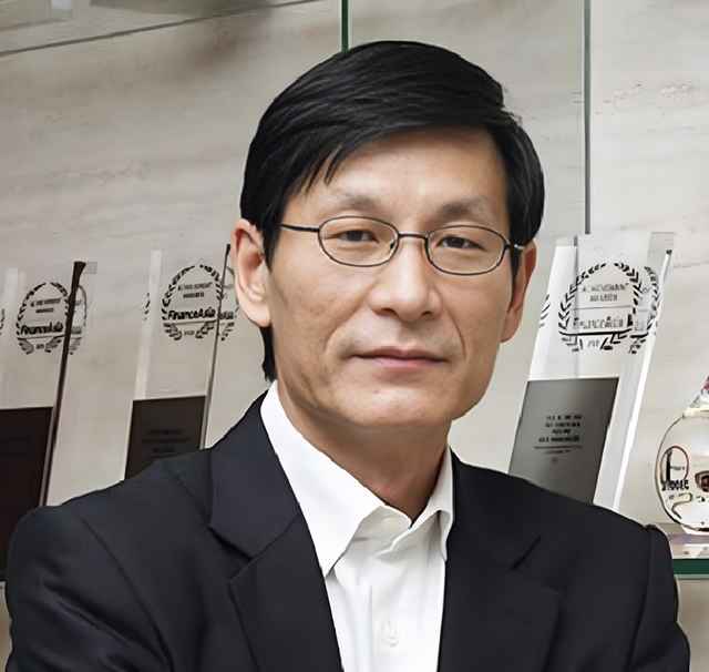 朱镕基总理唯一的儿子朱云来，博士毕业后回国奉献，为人十分低调