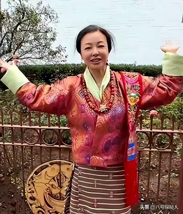 38岁北京女卖房500万“养”19岁僧人，12年后不丹寺庙惊现真相！