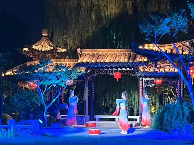 “缘启四季，巧遇花局”！在扬州个园与七位仙偶遇！