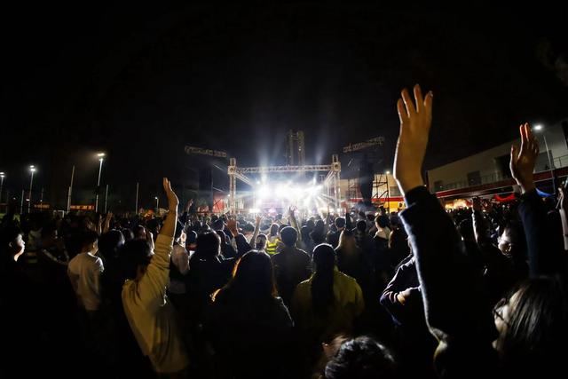 摇滚音乐嗨翻周末 南宁年轻人又有休闲好去处