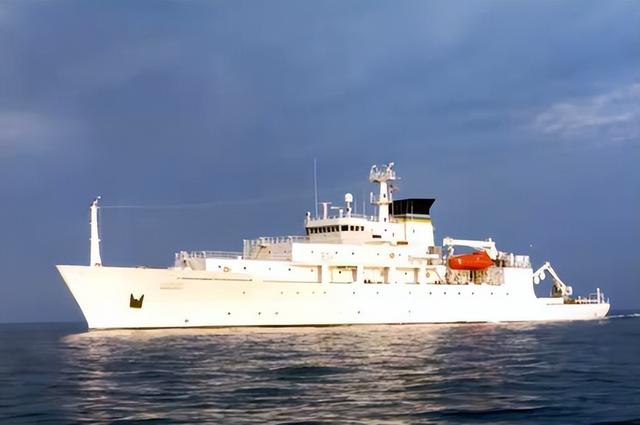 台岛海峡发生激烈对峙！2架直10不顾阻扰，强行压向美军宙斯盾舰