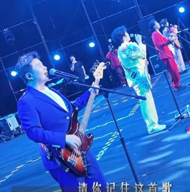 实拍水木年华演唱会《启程》现场：四千人的青春合唱与音乐情怀