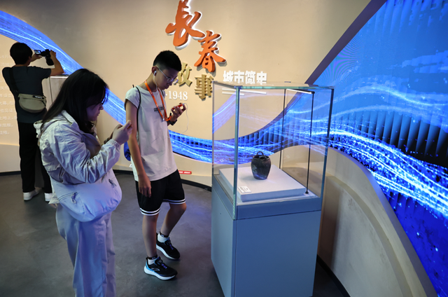 339.6万人点赞“向新”，文化与烟火点亮城市夜晚