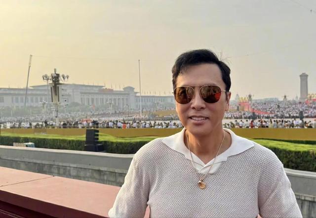 93阅兵解说员揭晓，不是康辉，不是李梓萌，而是央视这两位主持人