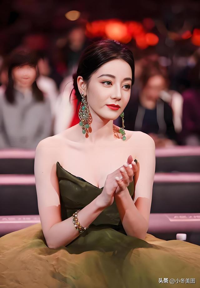 迪丽热巴这生图，绝了！胸前小疙瘩都能瞧见，可颜值依旧无敌！