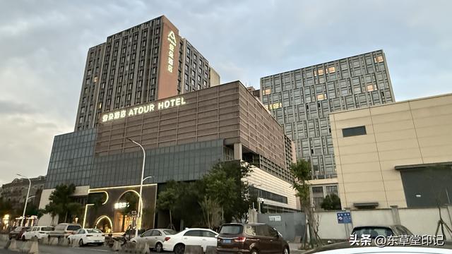 探秘浦东绿都绣云里：海派风情与现代商业的梦幻交织