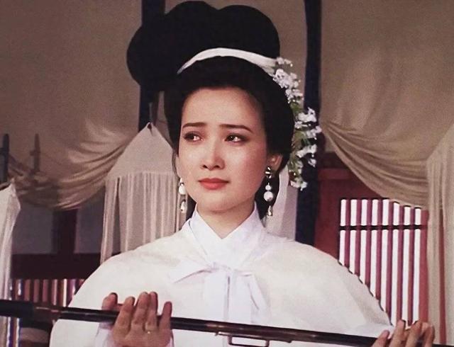 何晴住院照曝光，瘦了也浮肿了	，与过往判若两人，好友曝去世细节