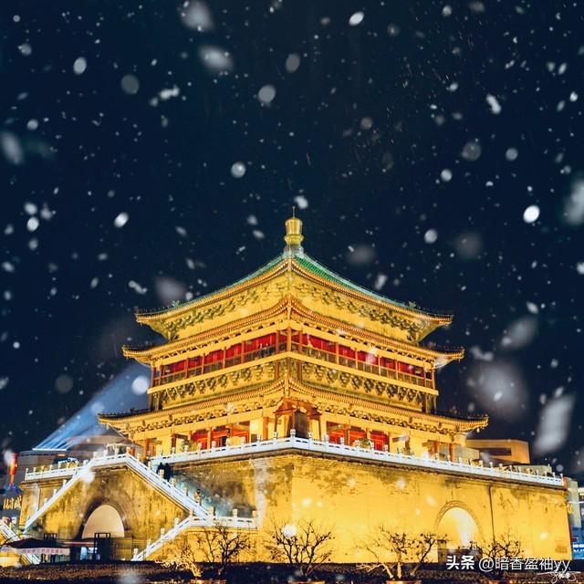 长安一场雪，已闻春声动。大寒，梅红藏雅韵，雪落惊客颜