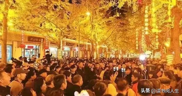 冯沙驼 ‖ 黄叶带火这座城