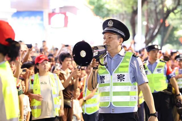 人心安 八闽大地“警”色美