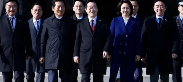 吃完了酒席，李在明启程离京	，临走前终于对华改口，一个时代告终