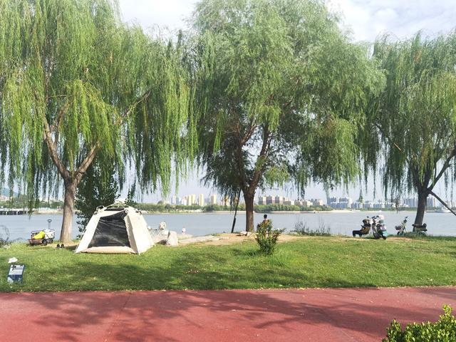 初秋，迎着习习秋风骑行赏景